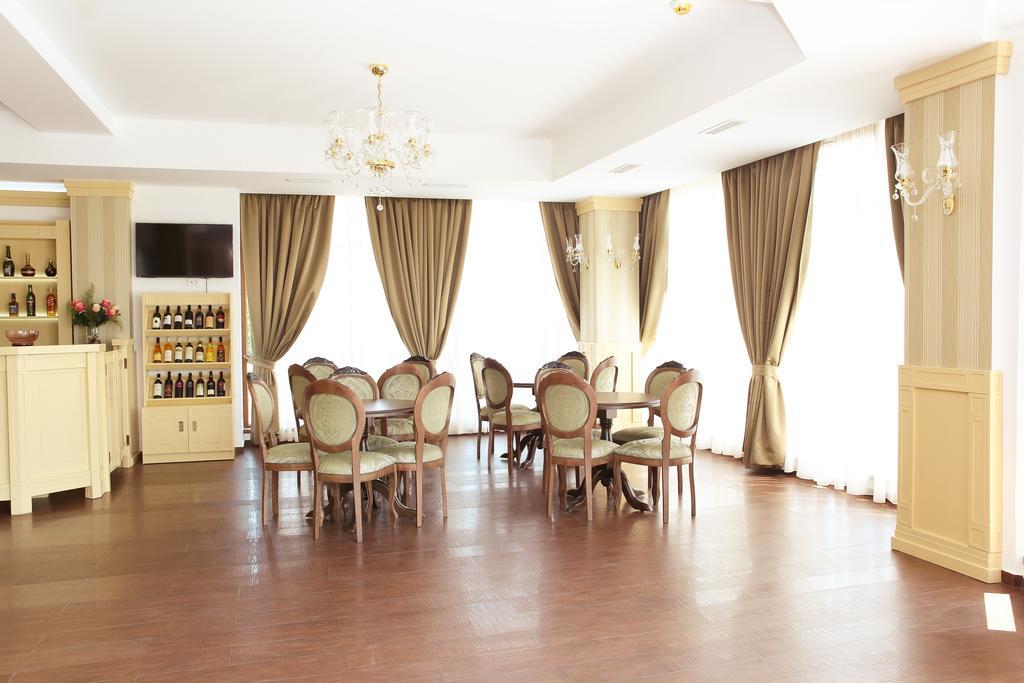 Hotel Bohemia Bacau Ngoại thất bức ảnh