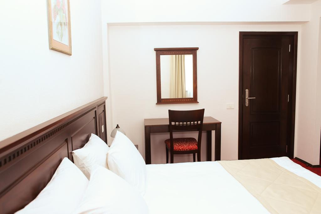 Hotel Bohemia Bacau Phòng bức ảnh