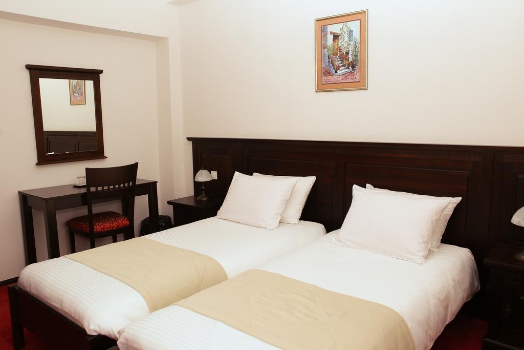 Hotel Bohemia Bacau Phòng bức ảnh